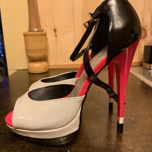 Shoe Dazzle Shoes - 🌈 Shoe Dazzle Cecilia Multicolored Heels
